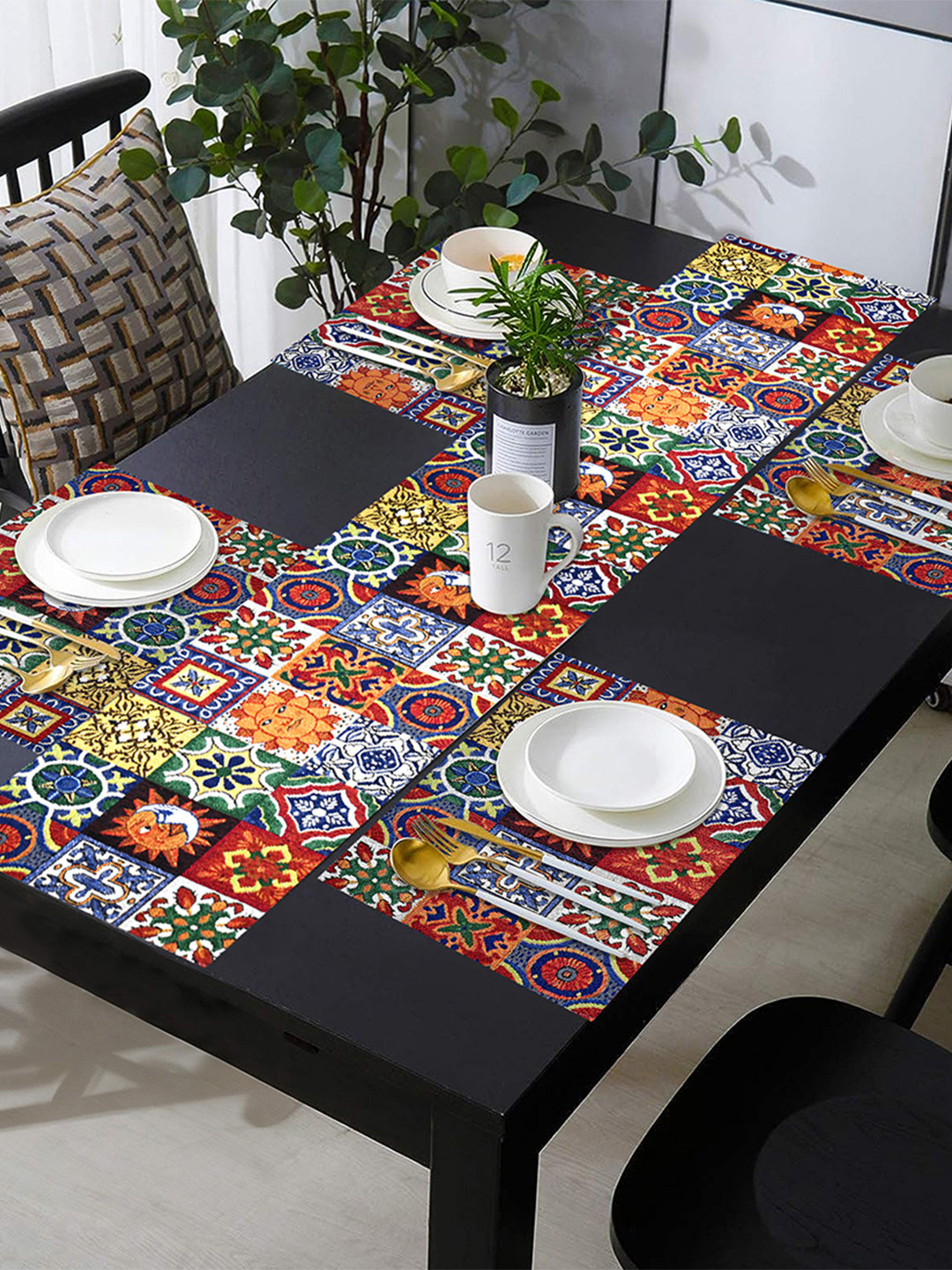 PRAKARTIK Set of 5 Red & Green Moon & Star Printed Dining Table Placemats With Runner