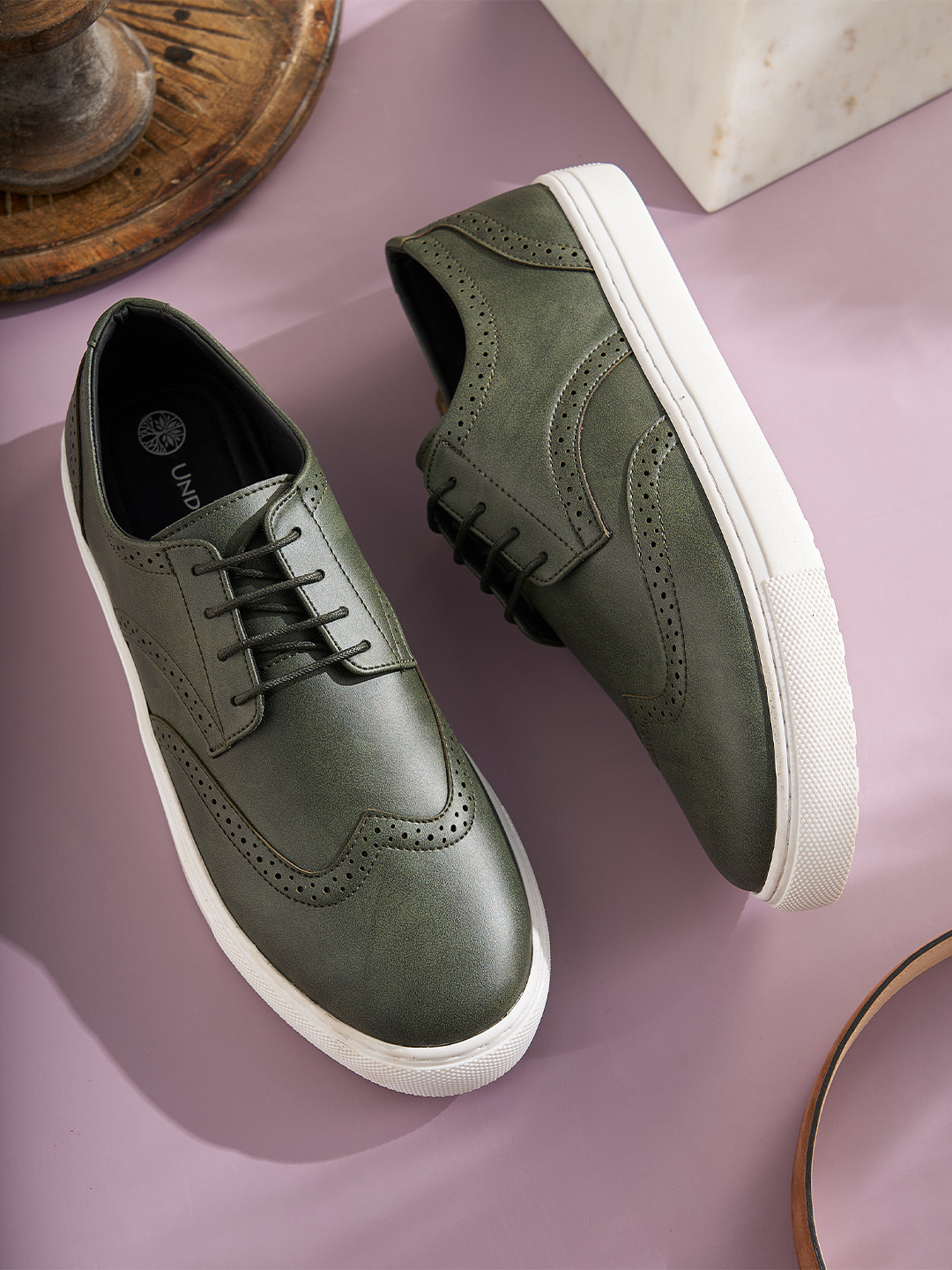 UNDERROUTE Men Textured Patent Leather Sneakers