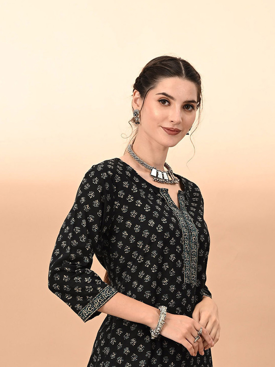 KEOSA Women Floral Printed Sequinned Kurta