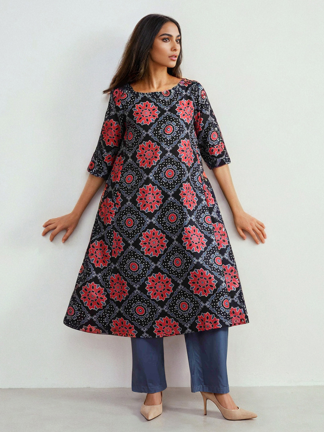 trueBrowns Ethnic Motifs Ajrak Printed Boat Neck A-Line Kurta With Trouser