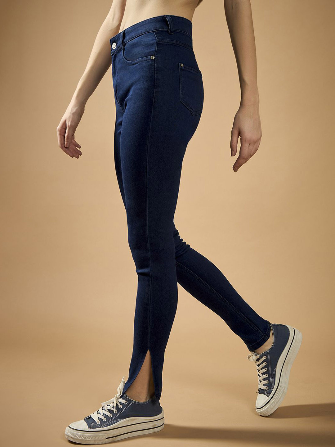 DOLCE CRUDO Women Skinny Fit Mid Rise Cropped Length Side Slit Denim Stretchable Jeans