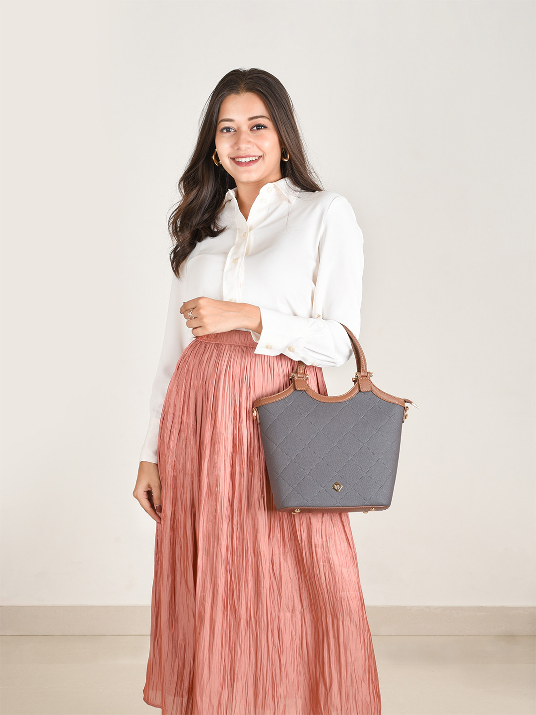 Nestasia Women Textured Bucket Bag