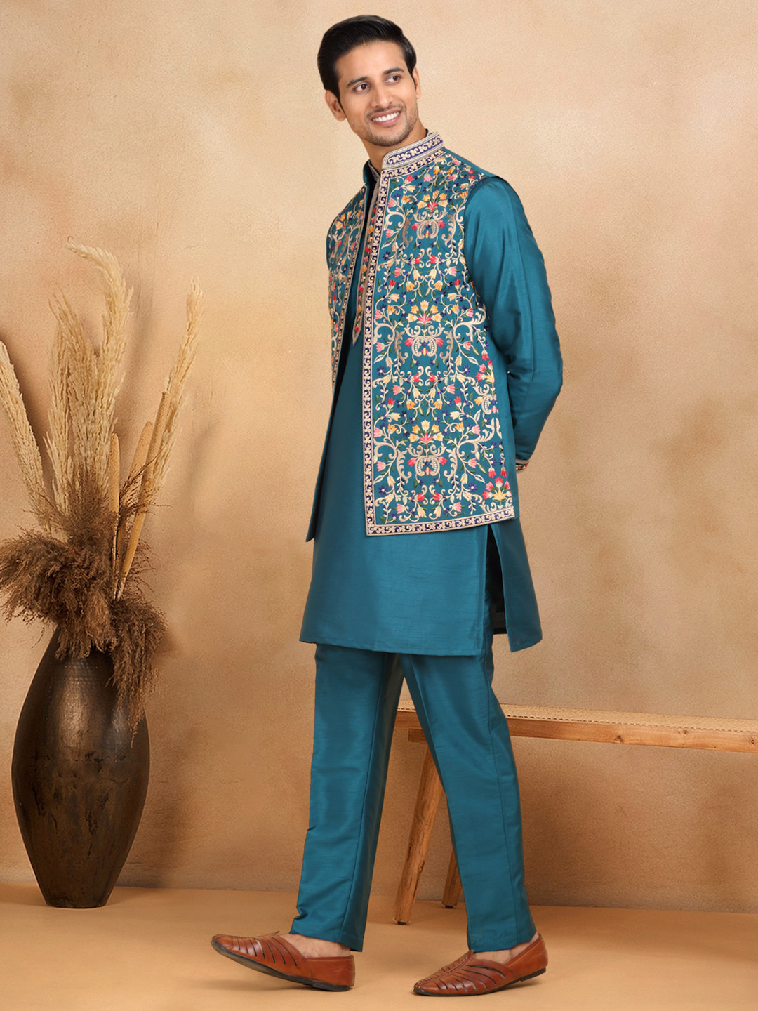 KRAFT INDIA LUXE Men Floral Embroidered Kurta & Trousers With Nehru Jacket