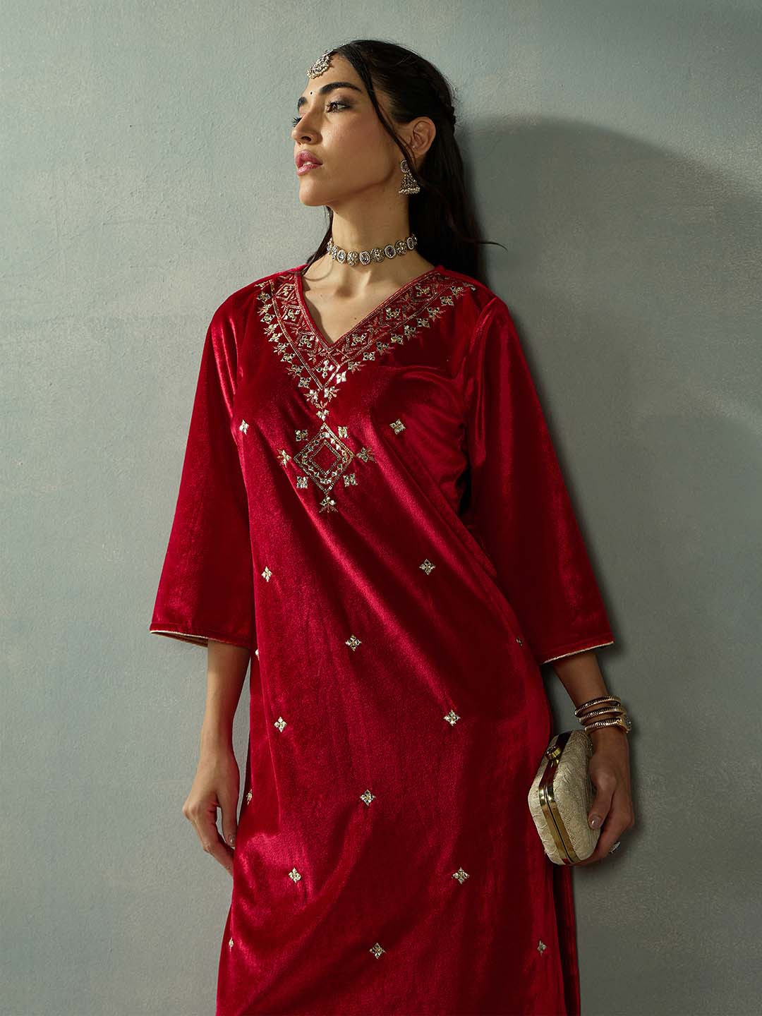 Shae by SASSAFRAS Women Embroidered Gotta Patti Grandeur & Majestic Artwork Velvet Kurta