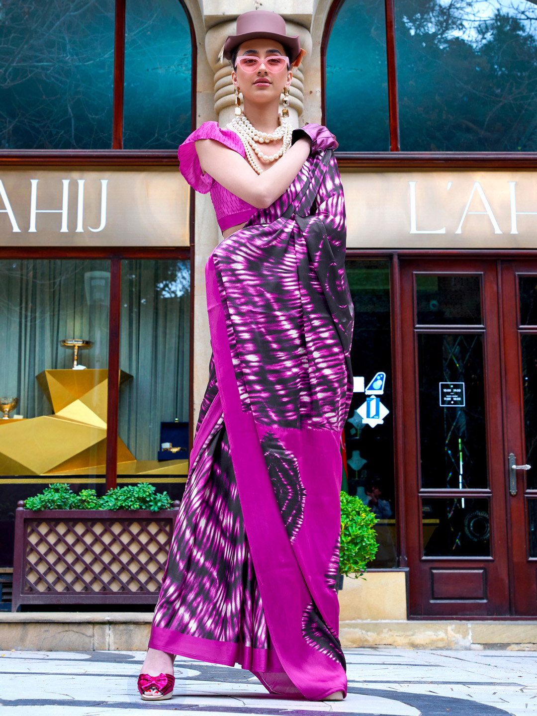 Mitera Abstract Printed Saree With Matching Blouse Piece