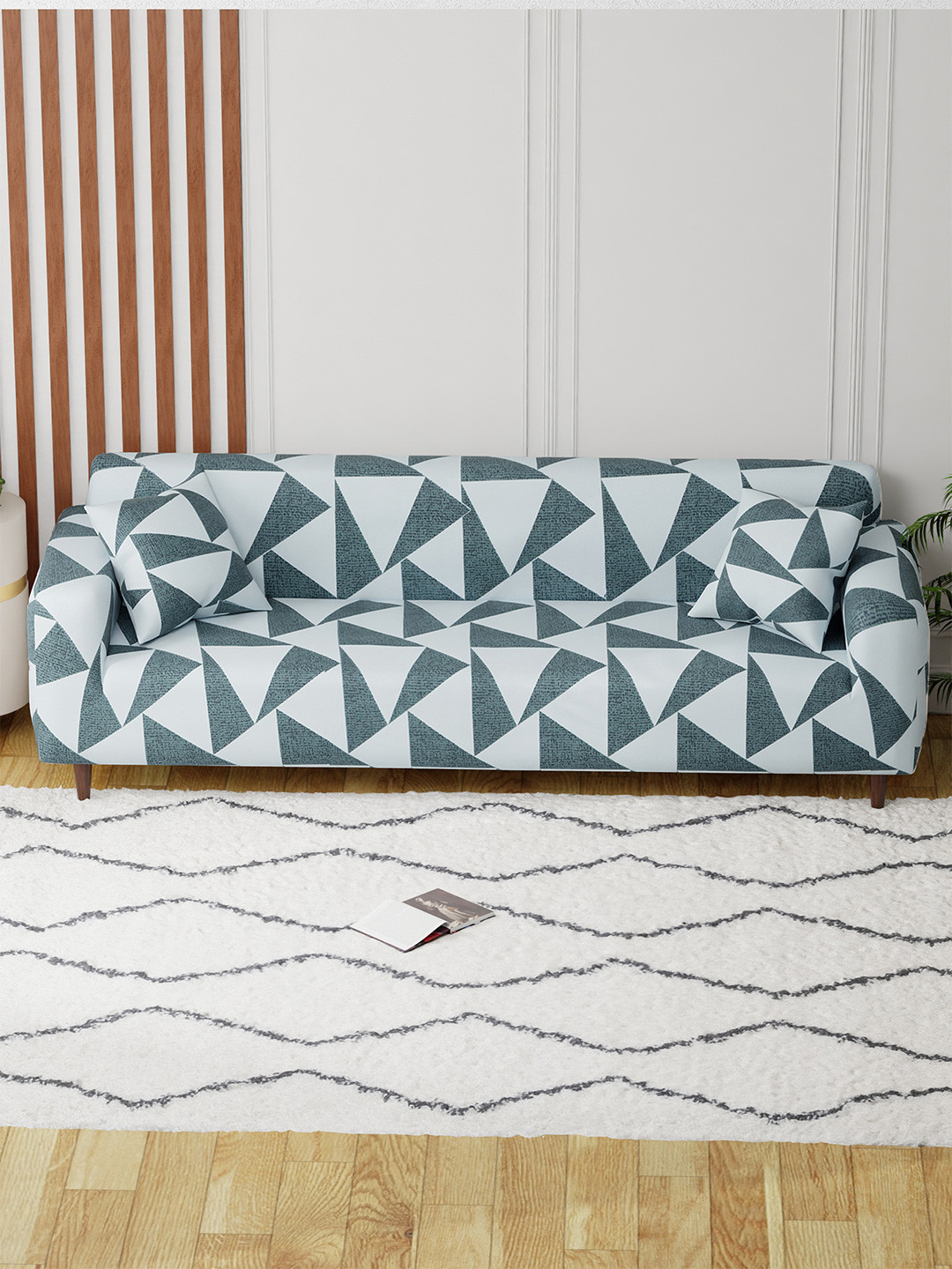 Aura Grey & White Triangle Printed 4 Seater Sofa Cover With Arms