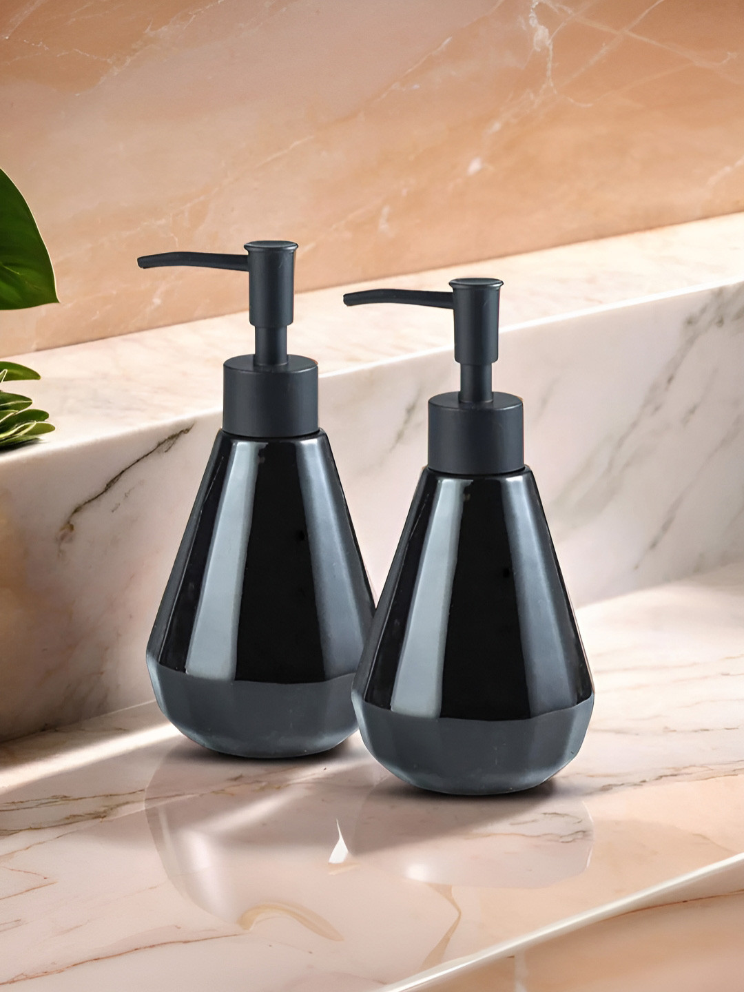 UMAI Black 2 pieces Ceramic Classic Glossy Soap Dispenser