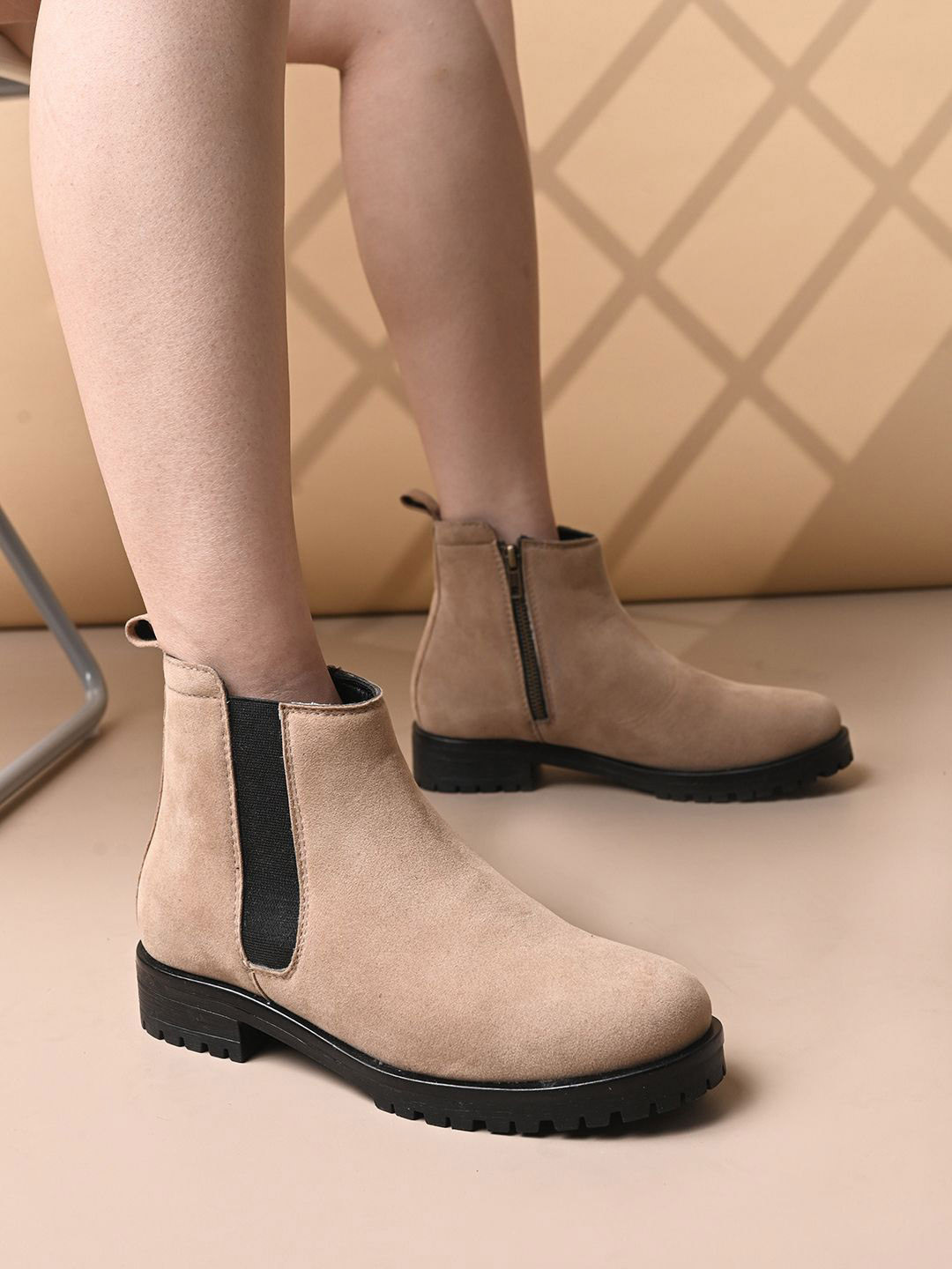 The Roadster Lifestyle Co Women Chelesa Boots