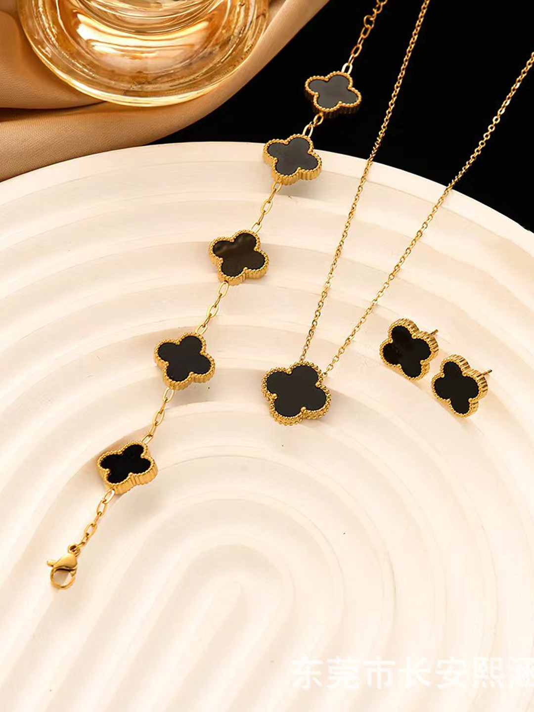 Designs & You Gold Plated Anti Tarnish Clover Jewellery Set