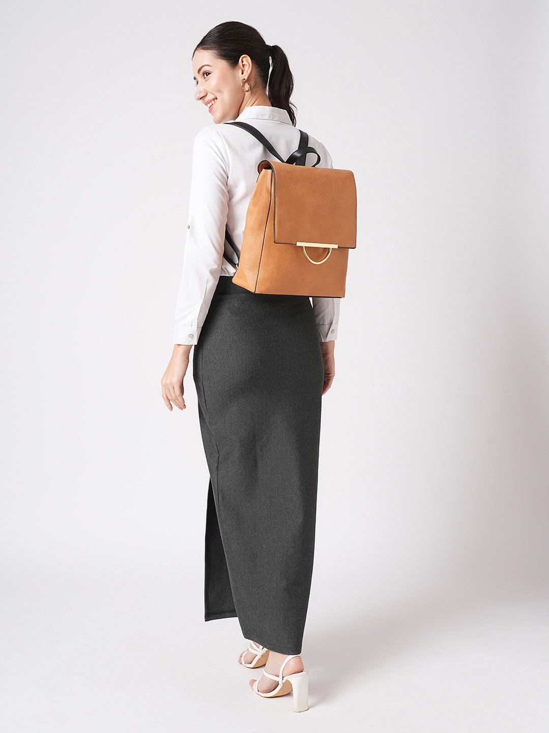 Globus Women Textured Yoke Style Strap Medium Backpack