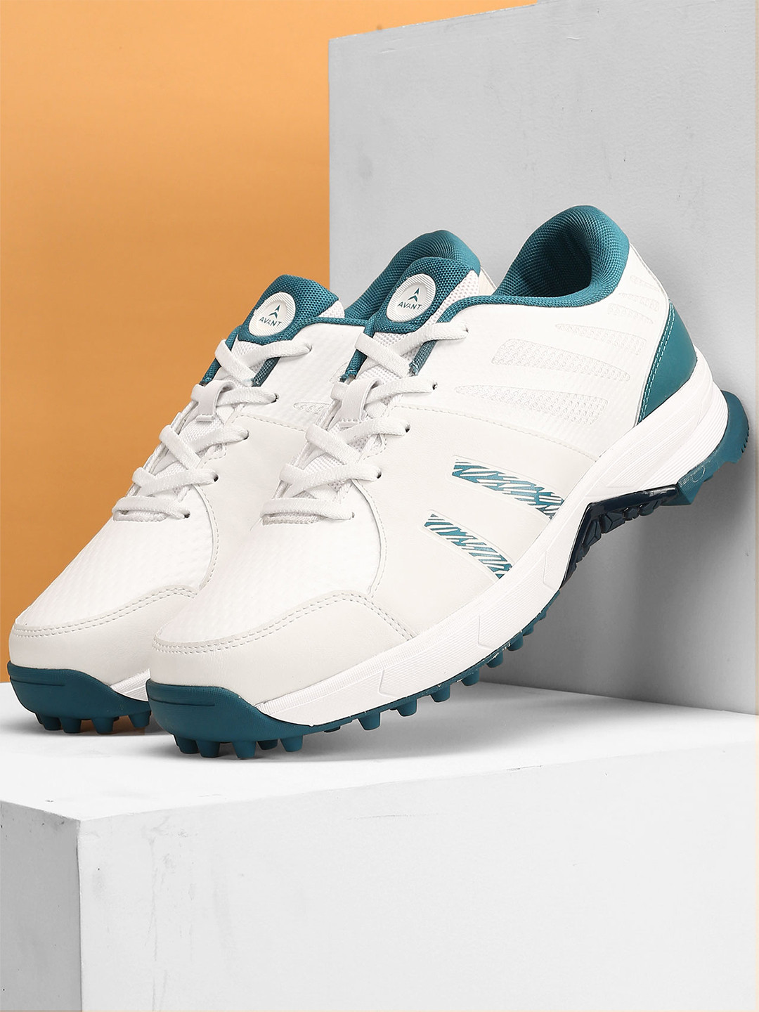 AVANT Men Outfield Cricket Shoes
