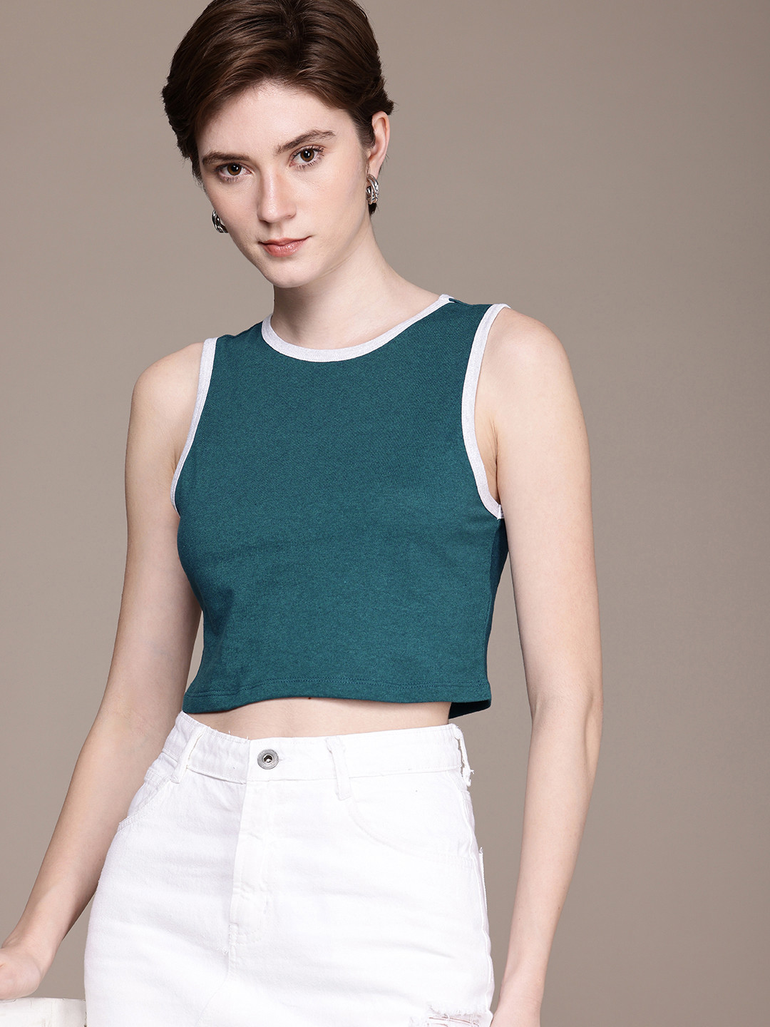 The Roadster Life Co. Sleeveless Slim Fit Crop T-shirt