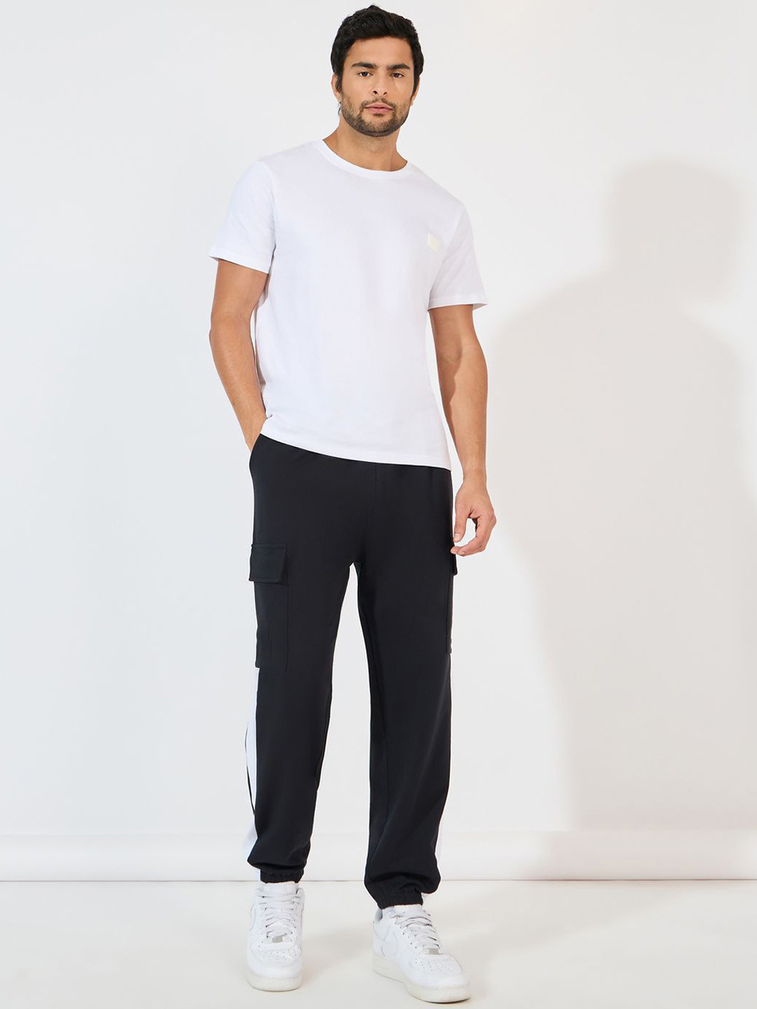Styli Men Colorblock Oversized Cargo Pocket Jogger With Embroidery Detail