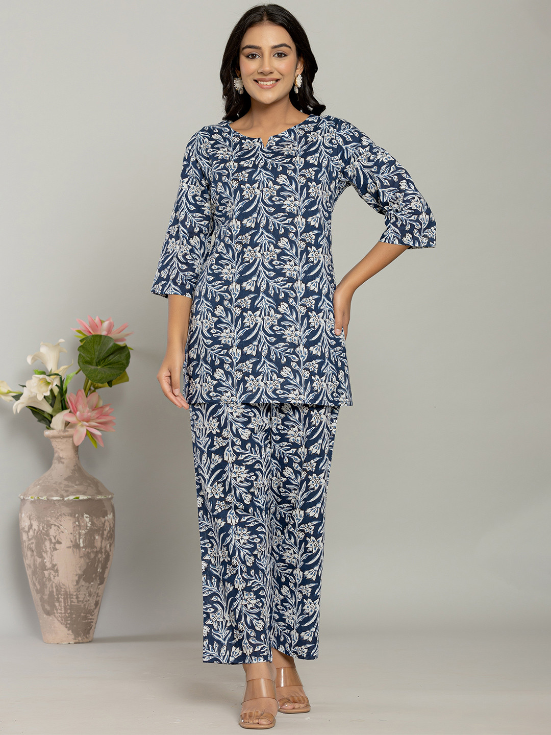 Serenita Women Floral Printed Pure Cotton Night Suit