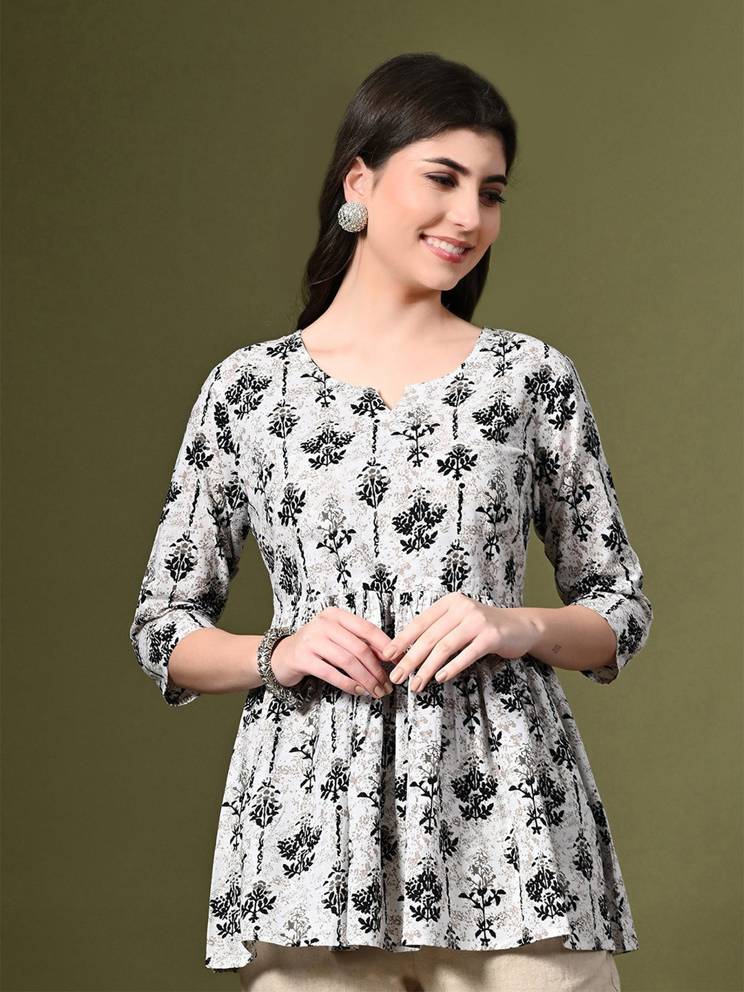 GLOWWORLD Women Floral Print Kurtis