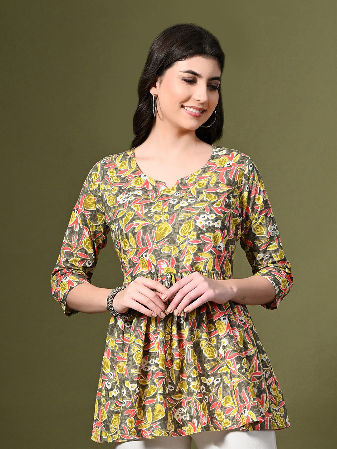GLOWWORLD Women V-Neck Floral Printed Top