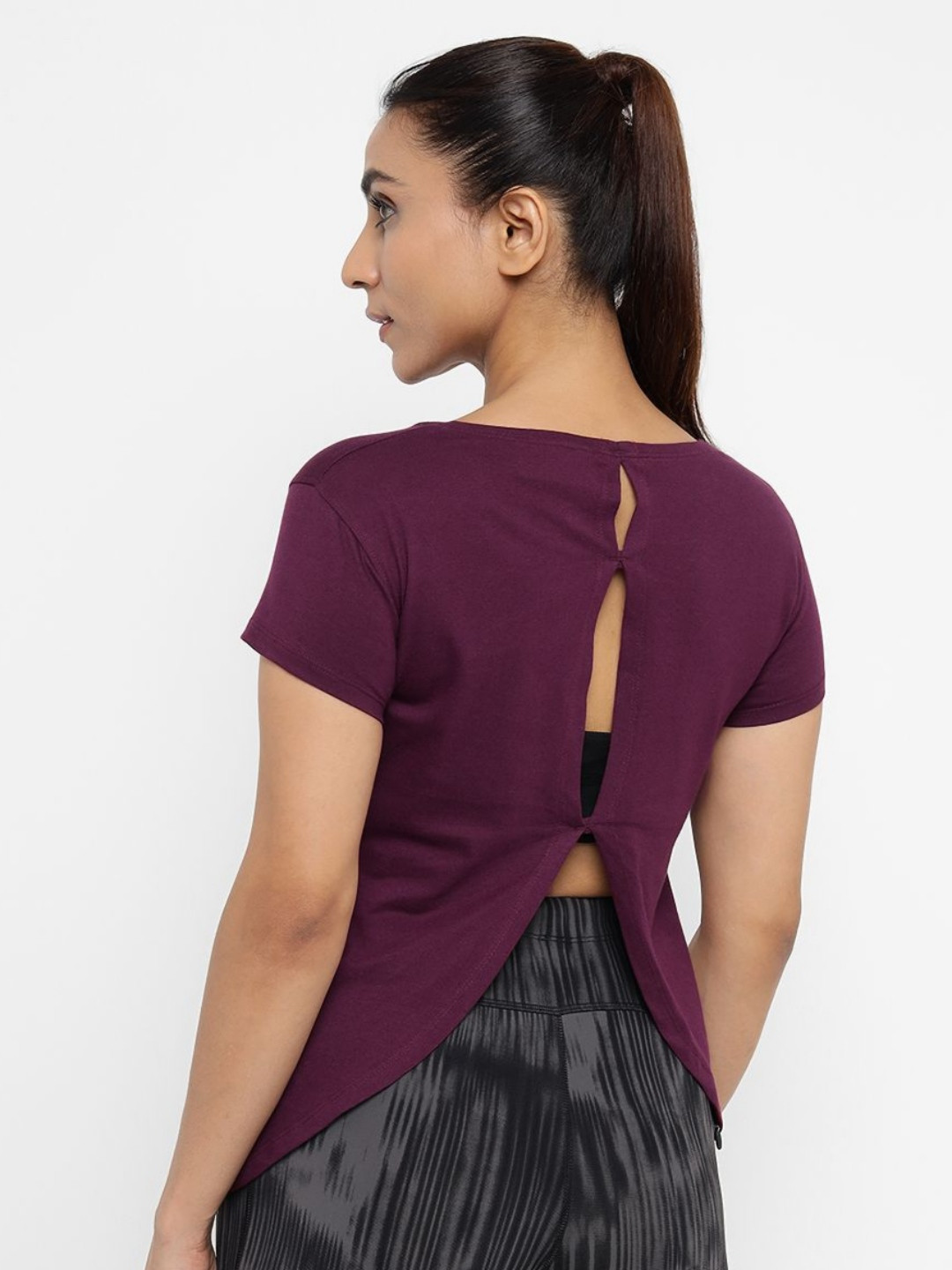 appulse Slim Fit Round Neck Back Open Cotton T-shirt