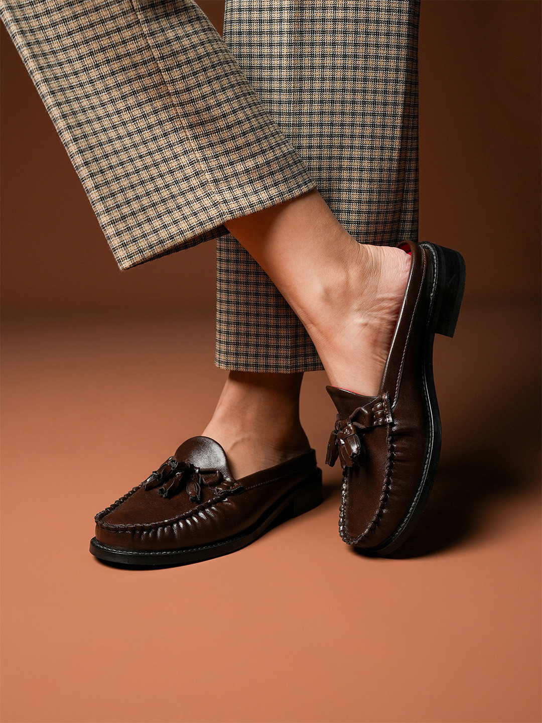Theater Women Sherlocks Brown Round Toe Tassel Loafers
