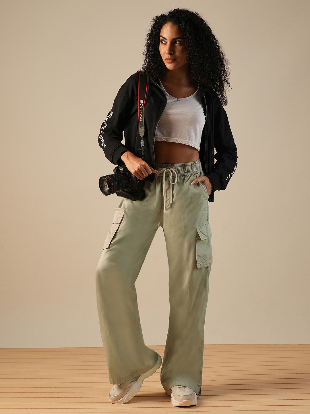 Globus Cotton Mid-Rise Elasticated Waist Relaxed Fit Wide Leg Cargo Trousers