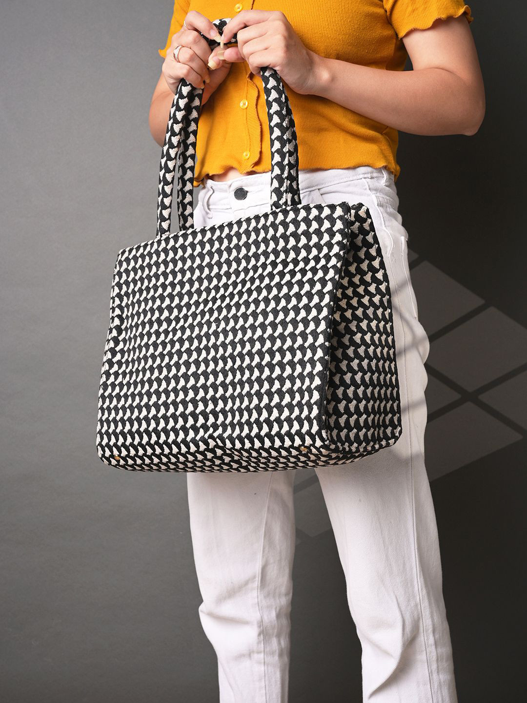 DRASTR Women Abstract Printed Structured Cotton Handheld Bag