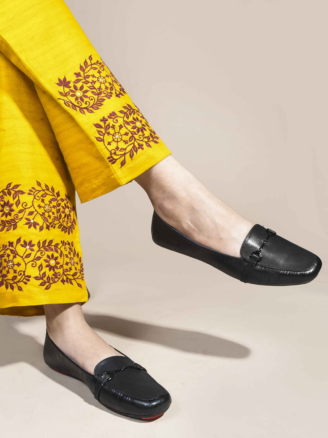 SHUZ TOUCH Women Ballerinas with Laser Cuts Flats