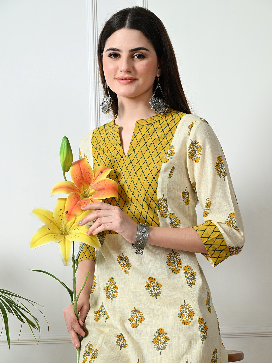 TOP 30 Floral Printed Round Neck Three Quarter Sleeves Cotton Straight Kurta