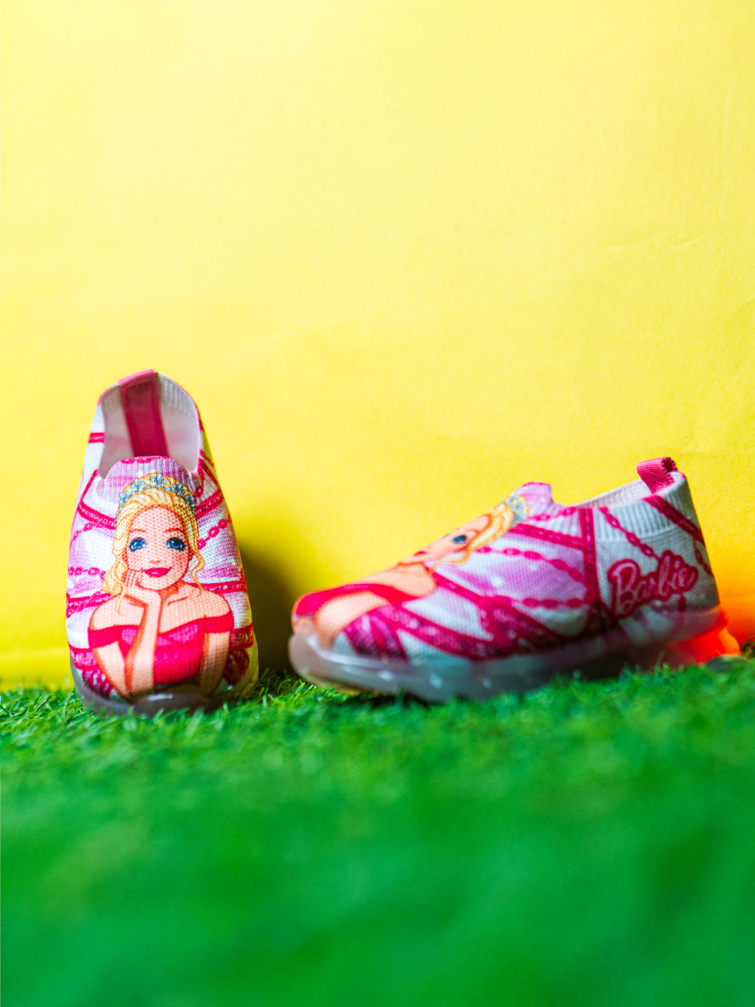 toothless Girls Round Toe Sneakers