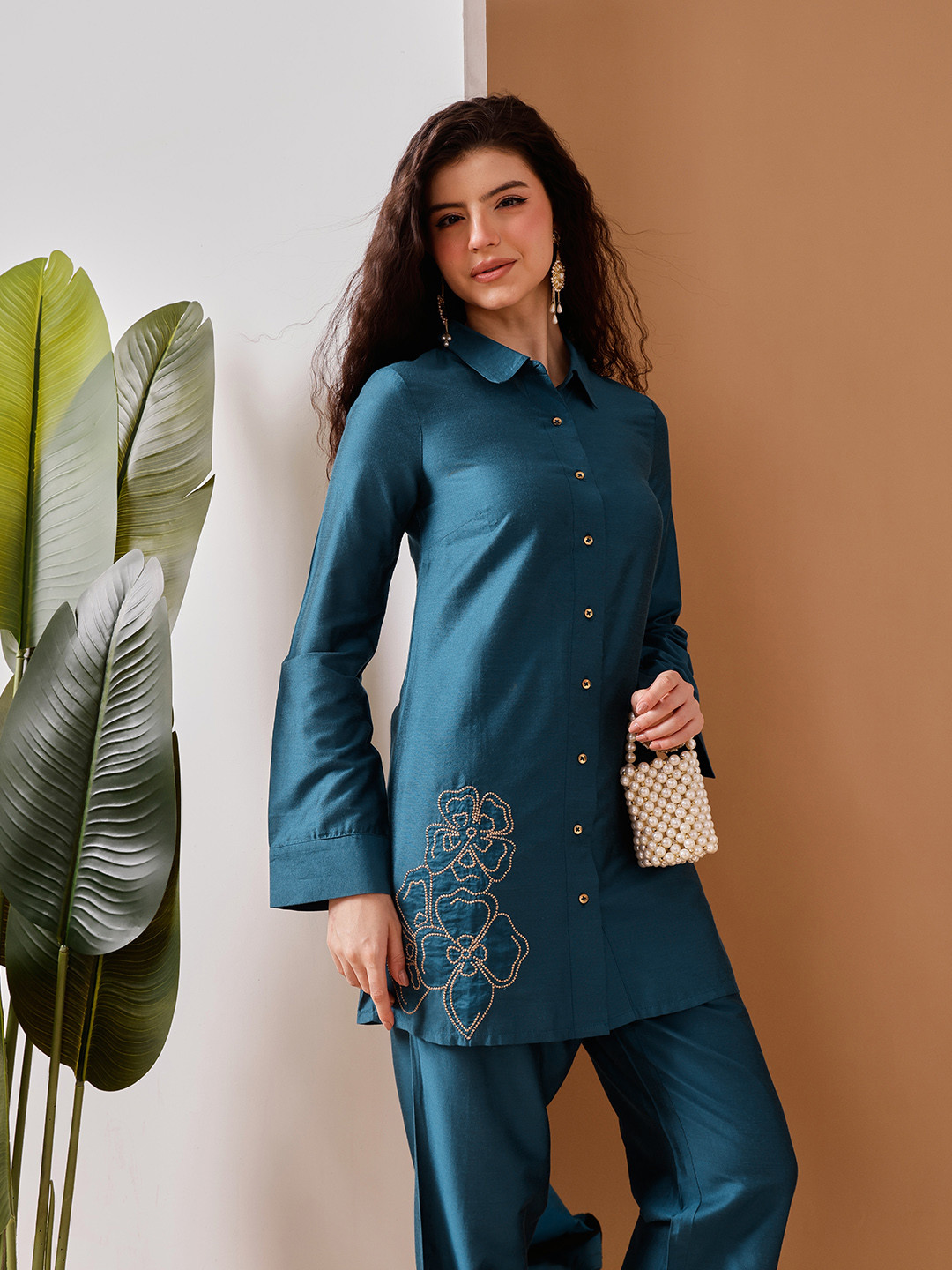 BARARA ETHNIC Floral Embroidered Shirt With Trousers