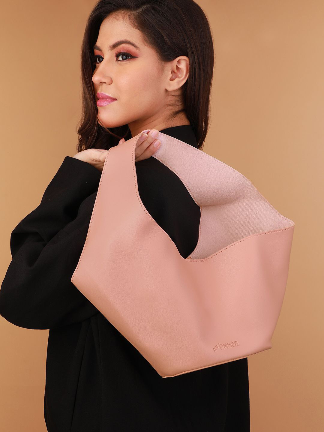 HAUTE SAUCE   Women Solid Bucket Leather Tote Bag