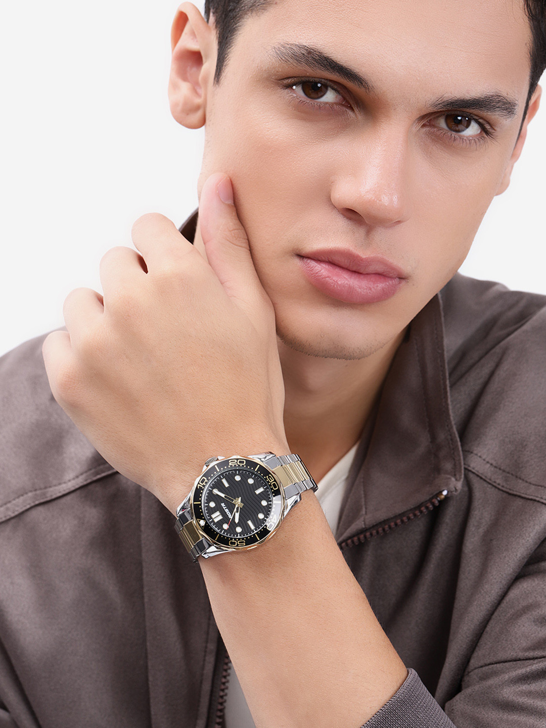 Roadster Men Bracelet Style Straps Analogue Watch UT-A8673B