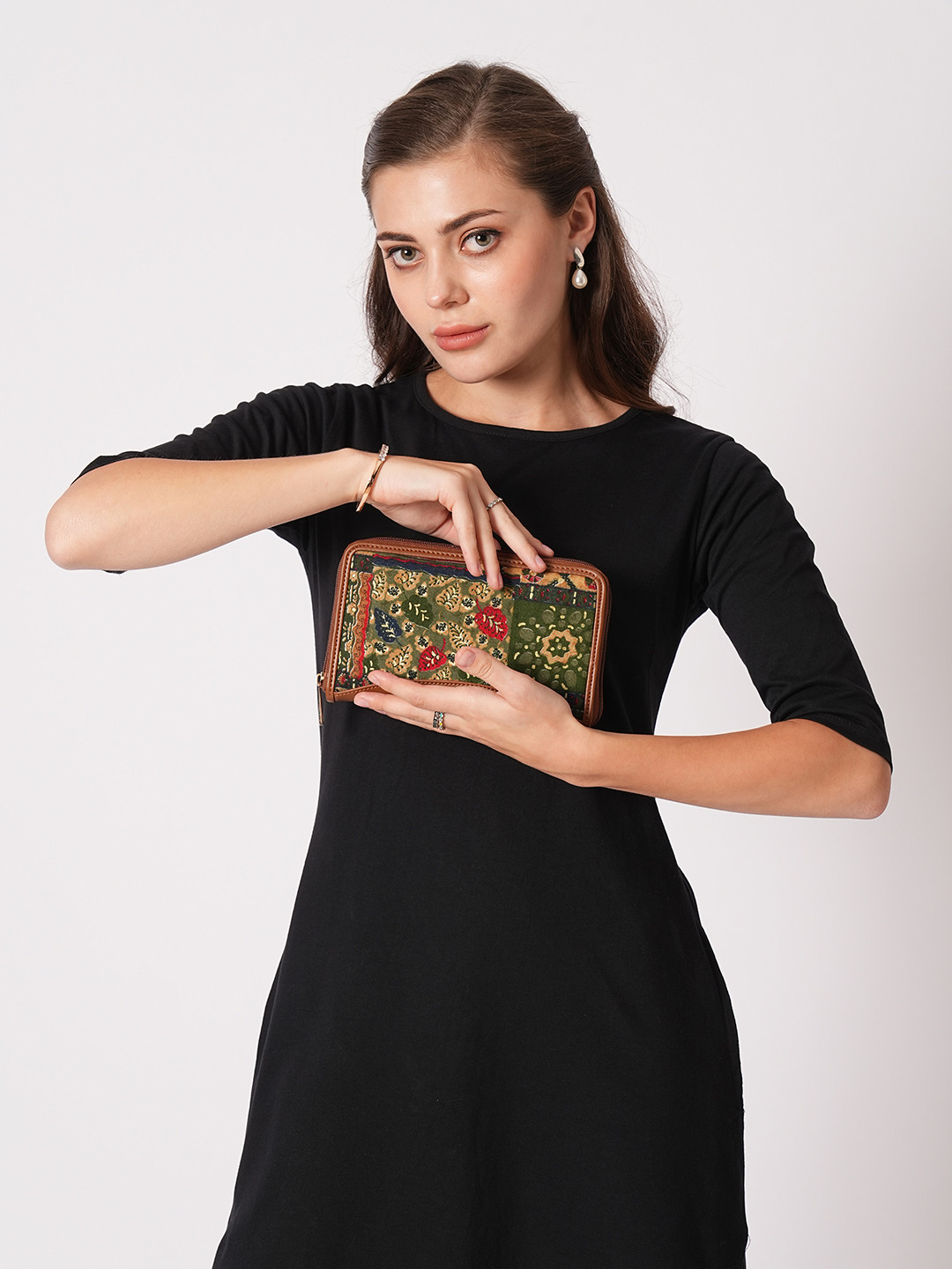 Globus Women Vegan Leather Woven Design Floral Print Wallet With Zip Coin Pocket