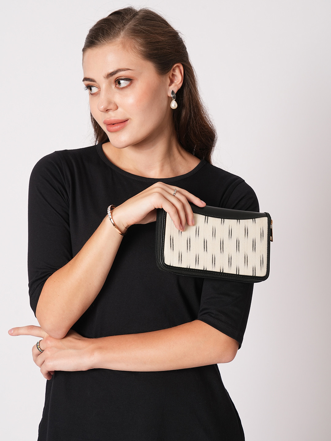 Globus Abstract Woven Design Zip Around Wallet With Zip Coin Pocket