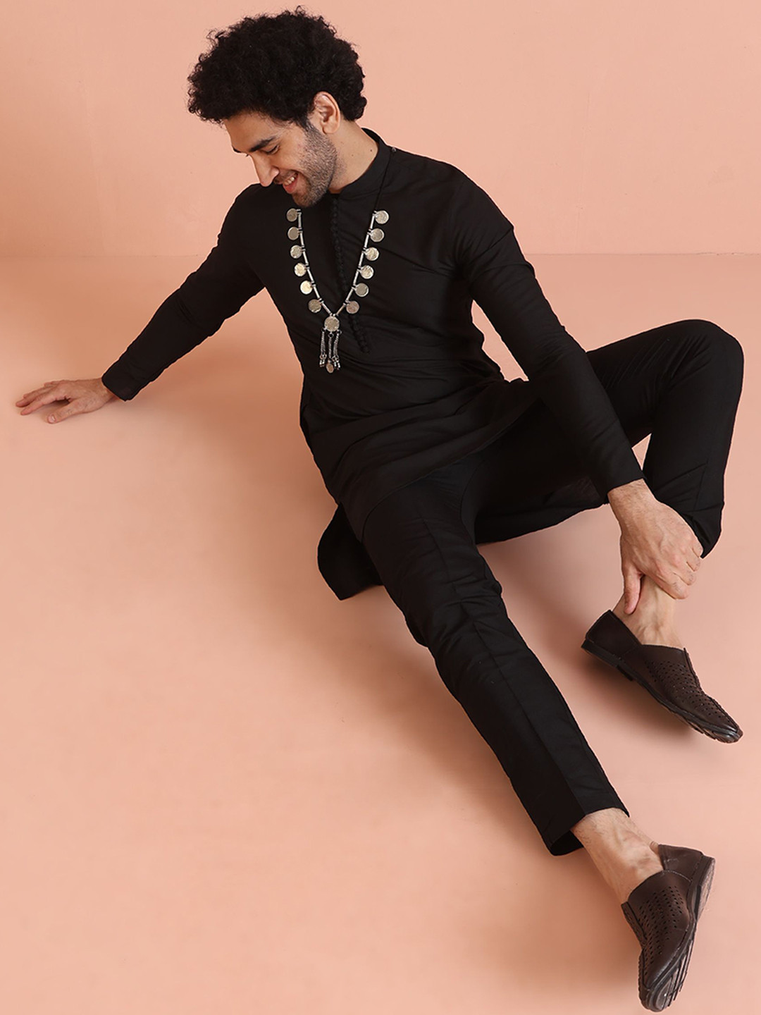 KISAH Mandarin Collar Gundi Buttons Straight Kurta With Trousers