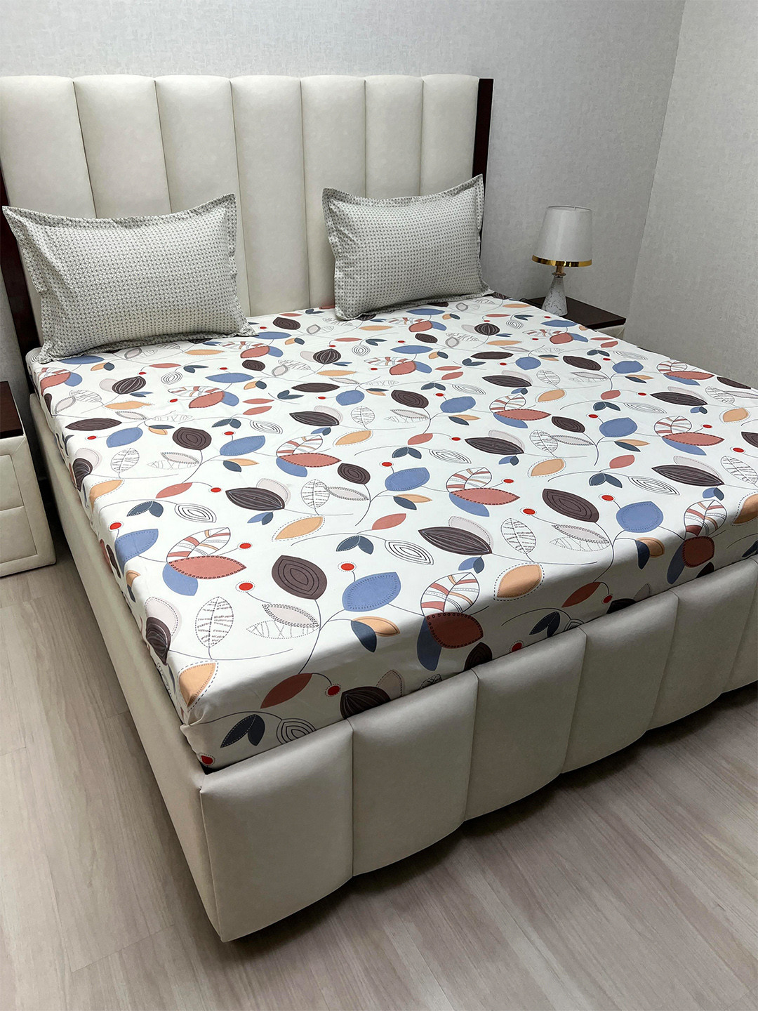 Pure Decor Leisure Fur White Floral Microfiber 330 TC King Fine Bedsheet with 2 Pillow Covers-108 x 108 inches