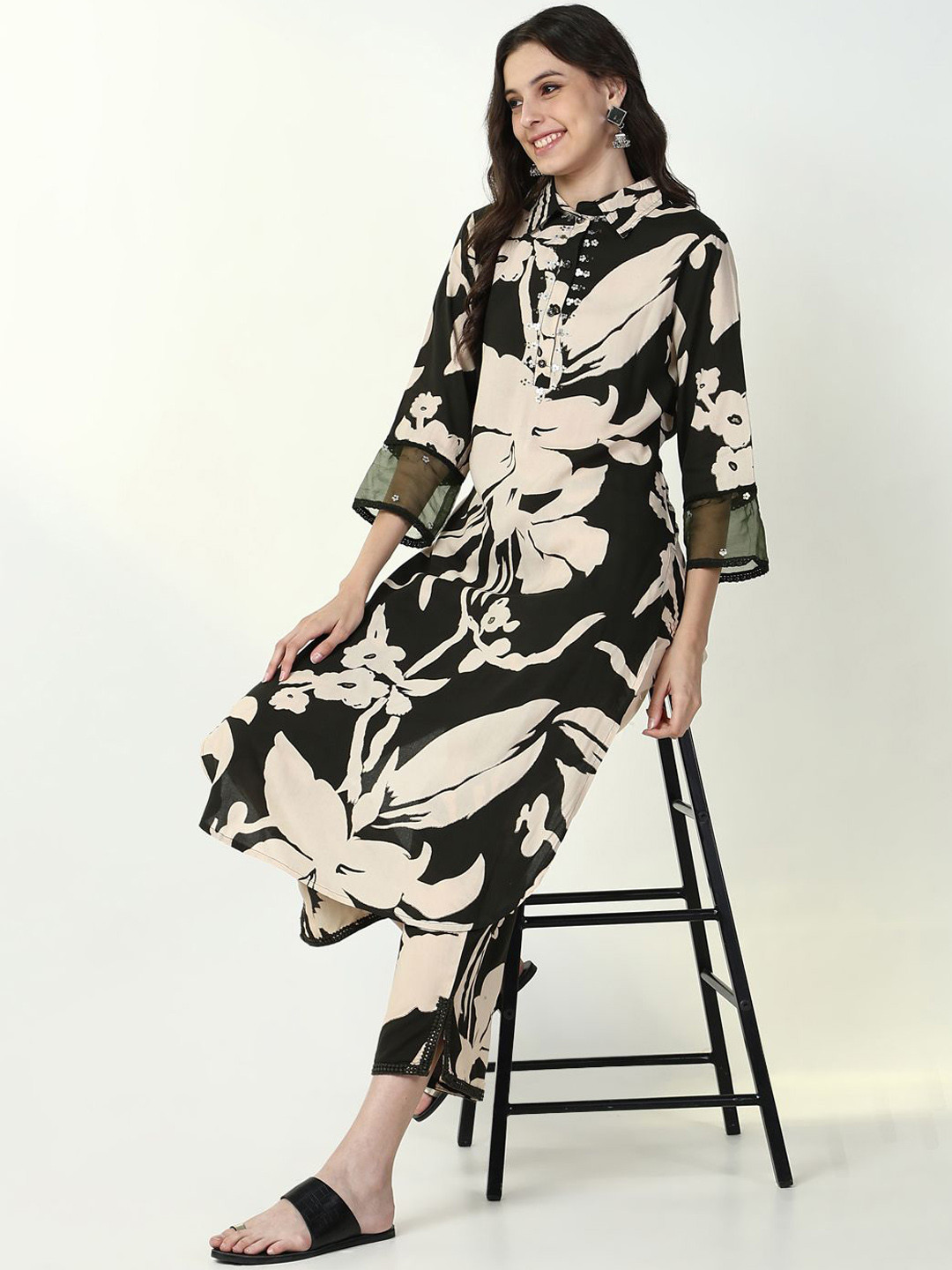 SHOWOFF Floral Printed Beads and Stones Shirt Collar Straight Kurta With Trouser