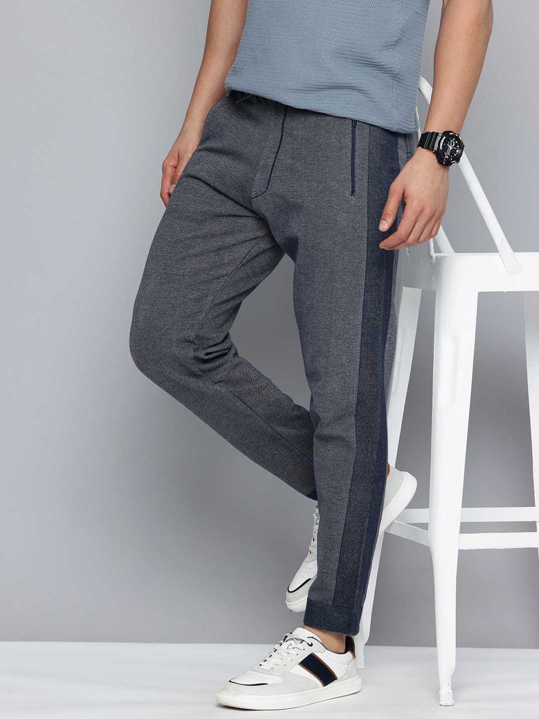 Levis Men Textured Joggers