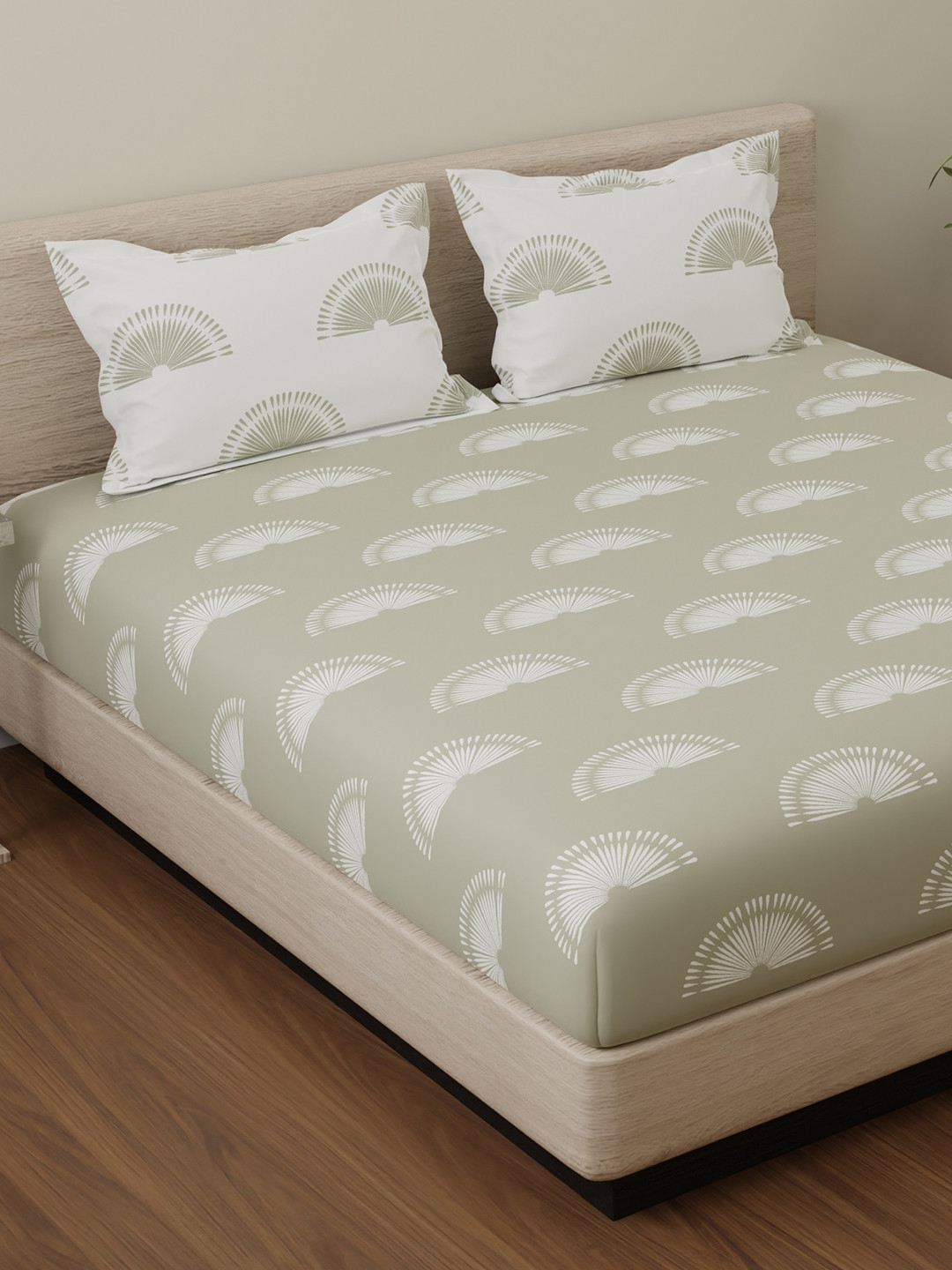 Huesland Green & White Geometric 144 TC Queen Bedsheet Set-2.43 m x 2.23 m