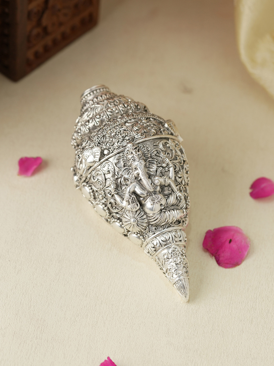 Voylla Serene Sankh Silver Polyresin Natural Prayer Room Small Showpiece - 2.4 Inches