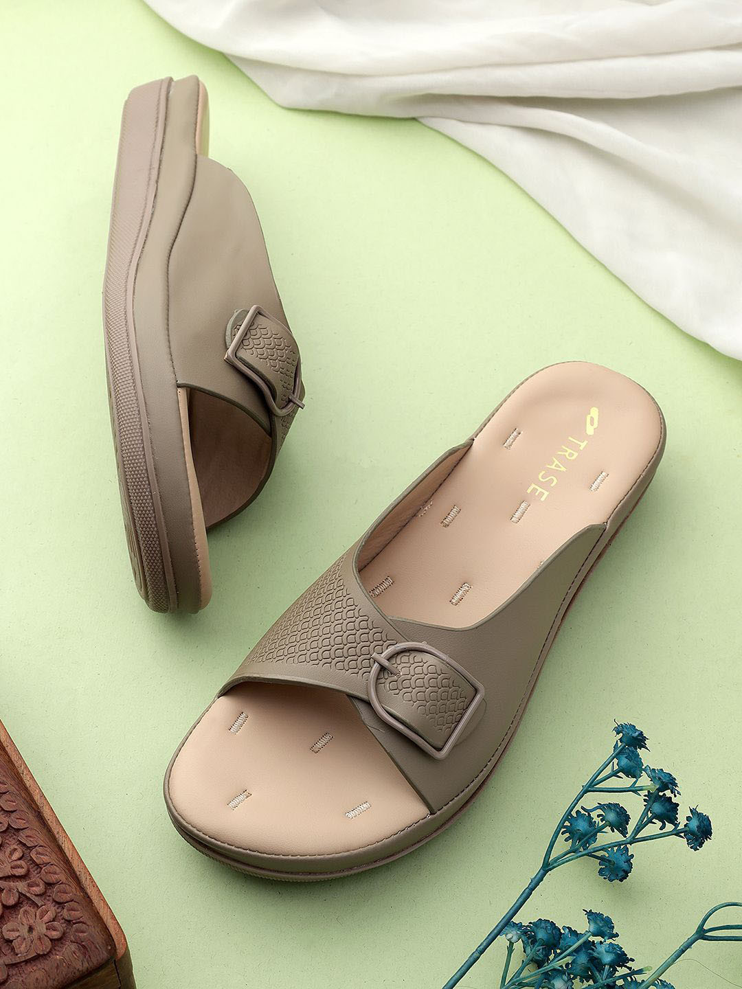 TRASE Women Open Toe Flats with Bows