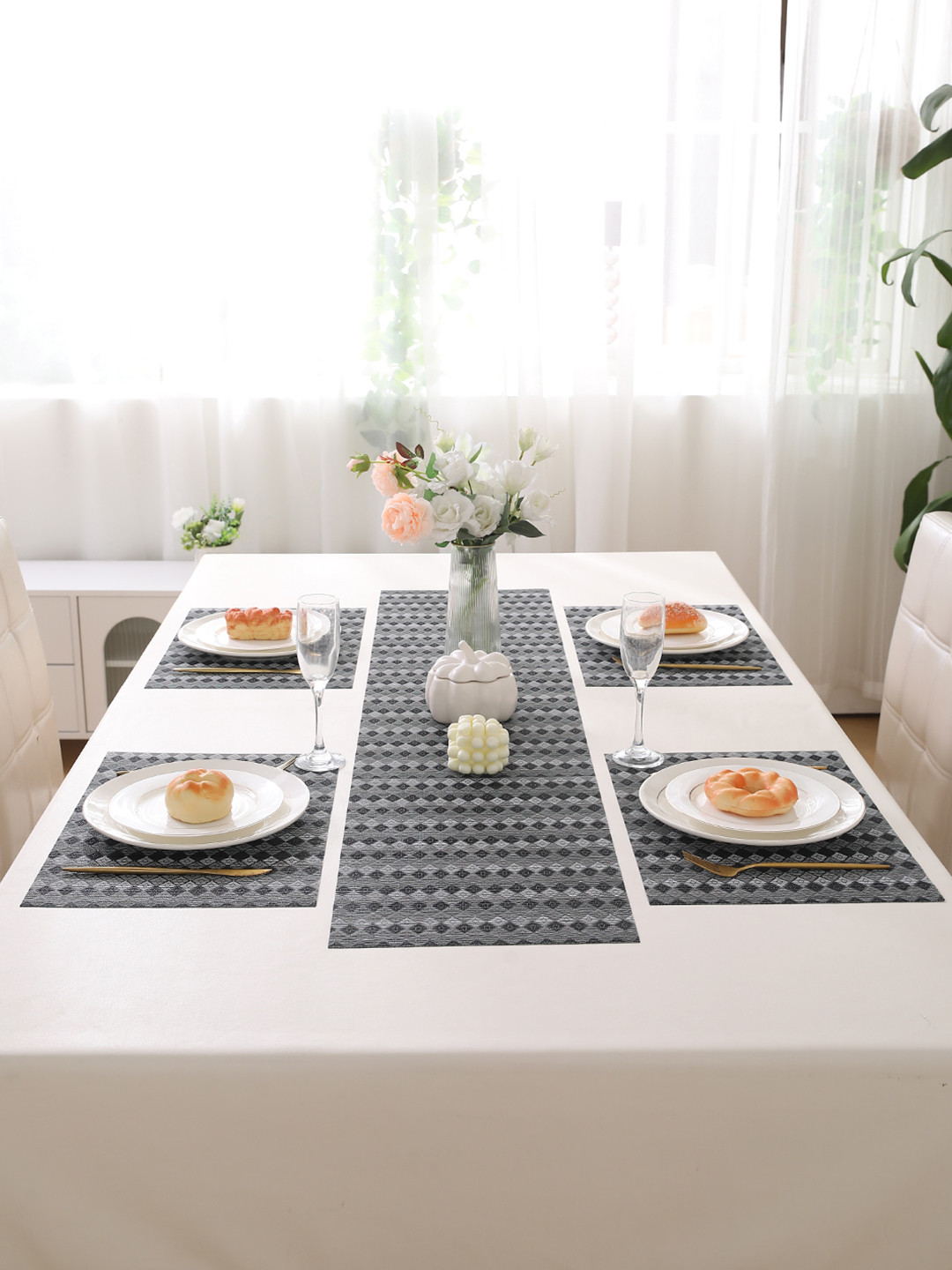 HOKIPO Black & White 5 Pieces Geometric Printed Rectangle Table Linen Set
