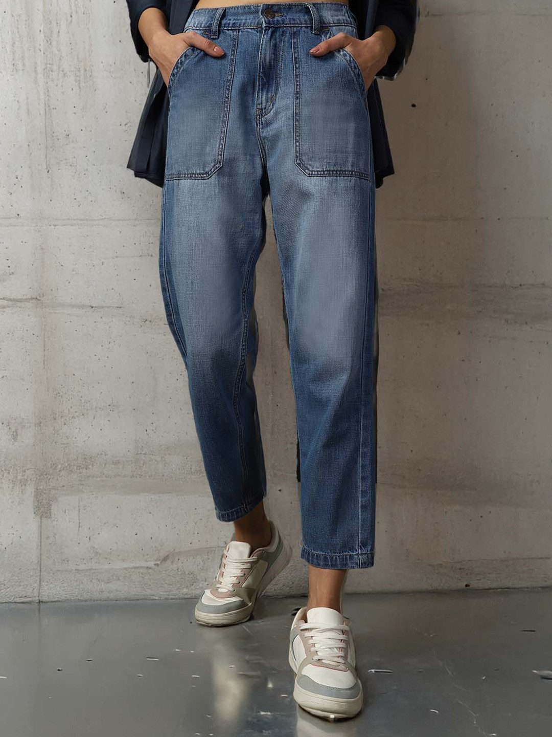 High Star Women Carpenter Fit High-Rise Light Fade Mom Fit Jeans