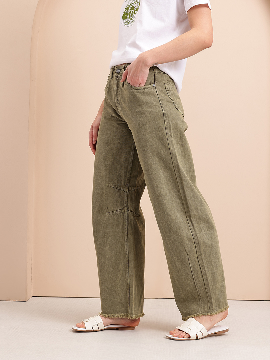 Mast & Harbour Women High-Rise Barrel Fit Frayed Jeans