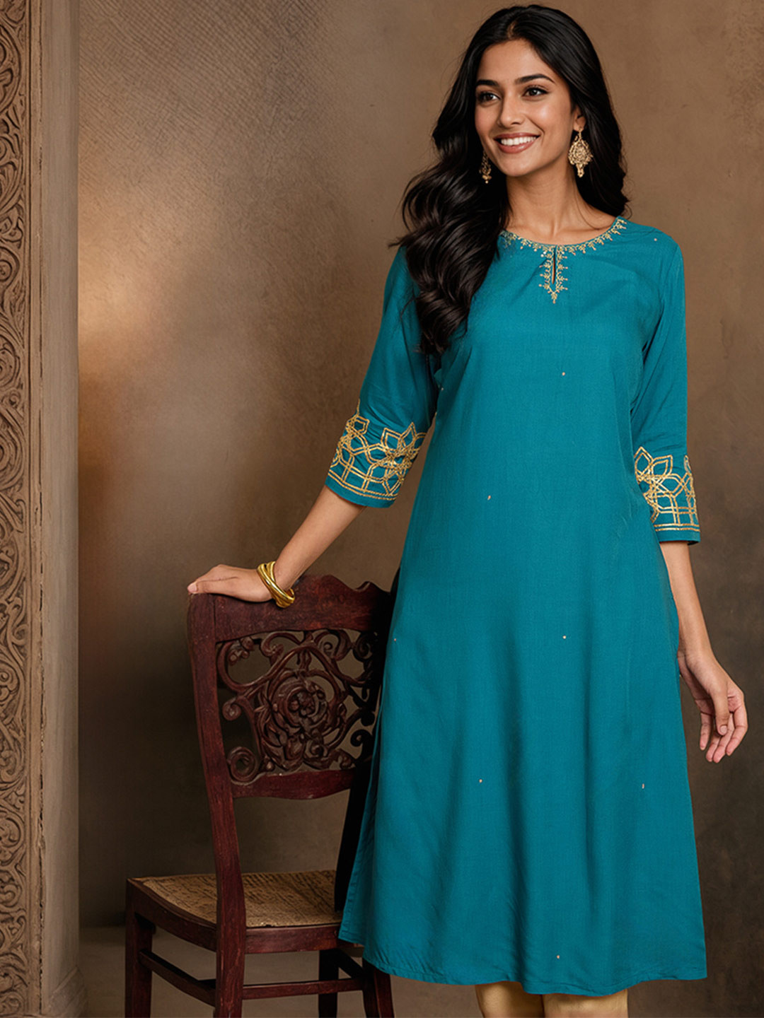 Taneira Keyhole Neck Three-Quarter Sleeves Regular Thread Work Straight Kurta