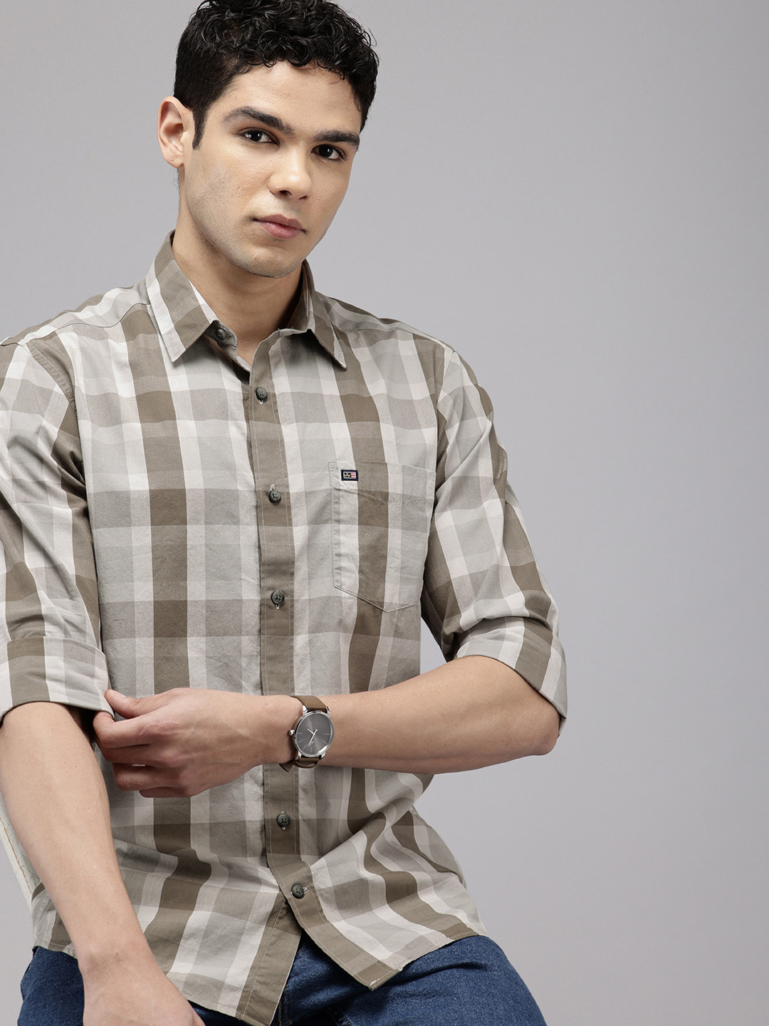 Arrow Pure Cotton Manhattan Slim Fit Opaque Checked Casual Shirt