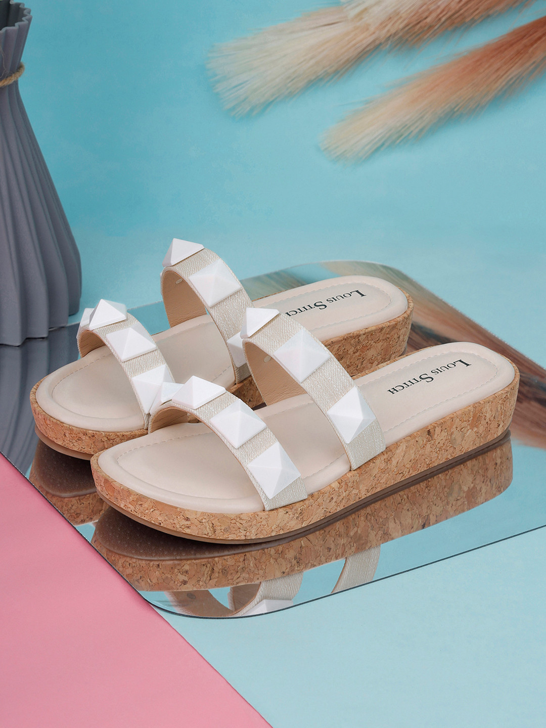 LOUIS STITCH Women Textured Open Toe Flats