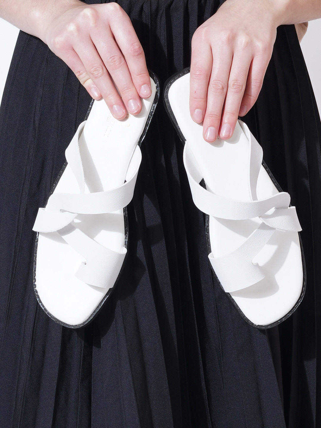 PLANET WALK Women Square Toe One Toe Flats