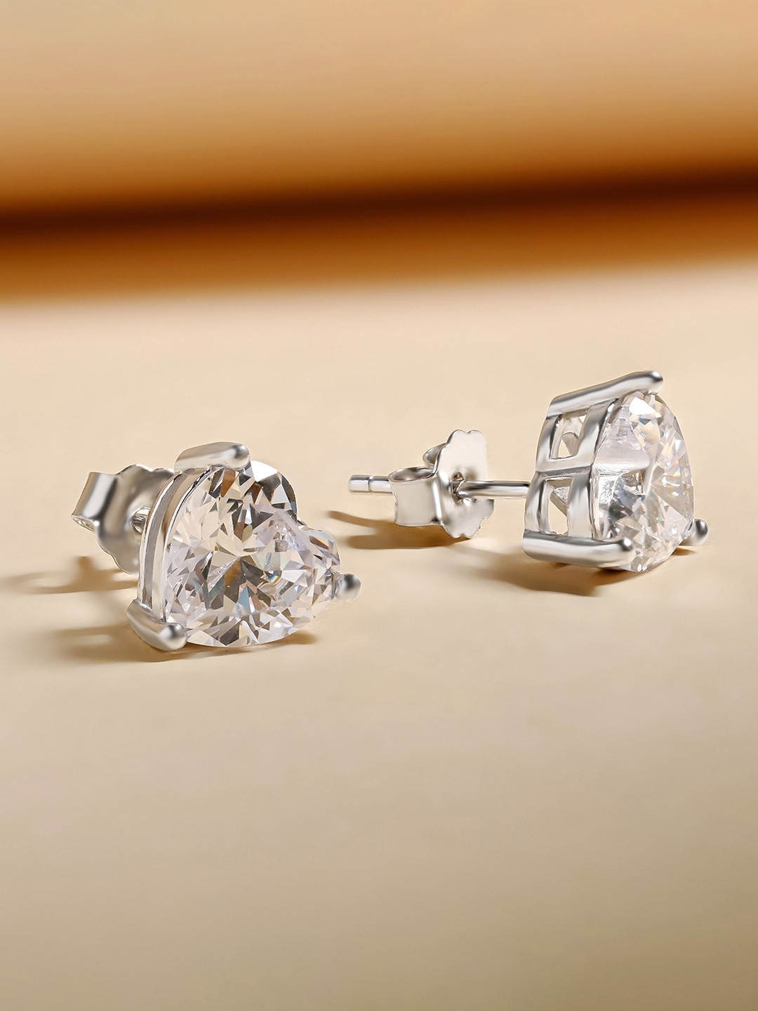TOUCH925 925 Silver Heart Shaped Sleek Heart Cubic Zirconia Stone Studded Studs
