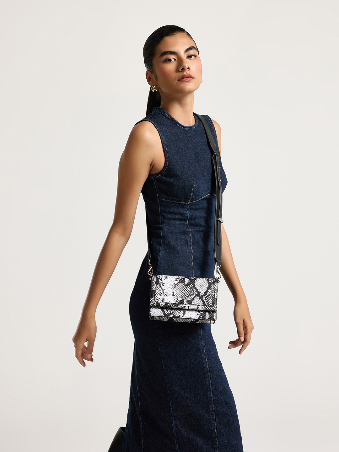 MIRAGGIO Monique White Sling Bag With Broad Strap