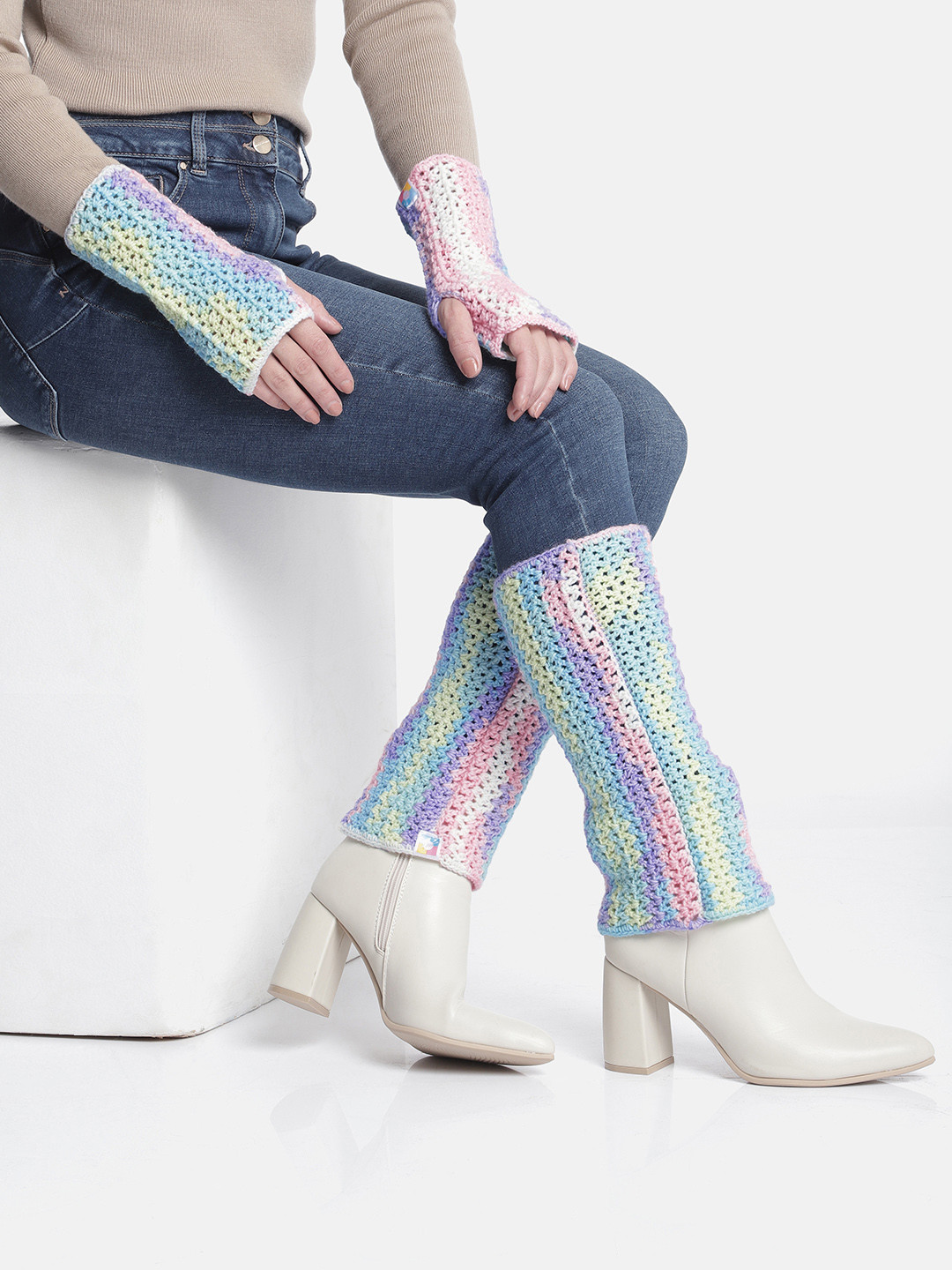 Magic Needles Women Patterned Acrylic Winter Gloves & Legwarmers