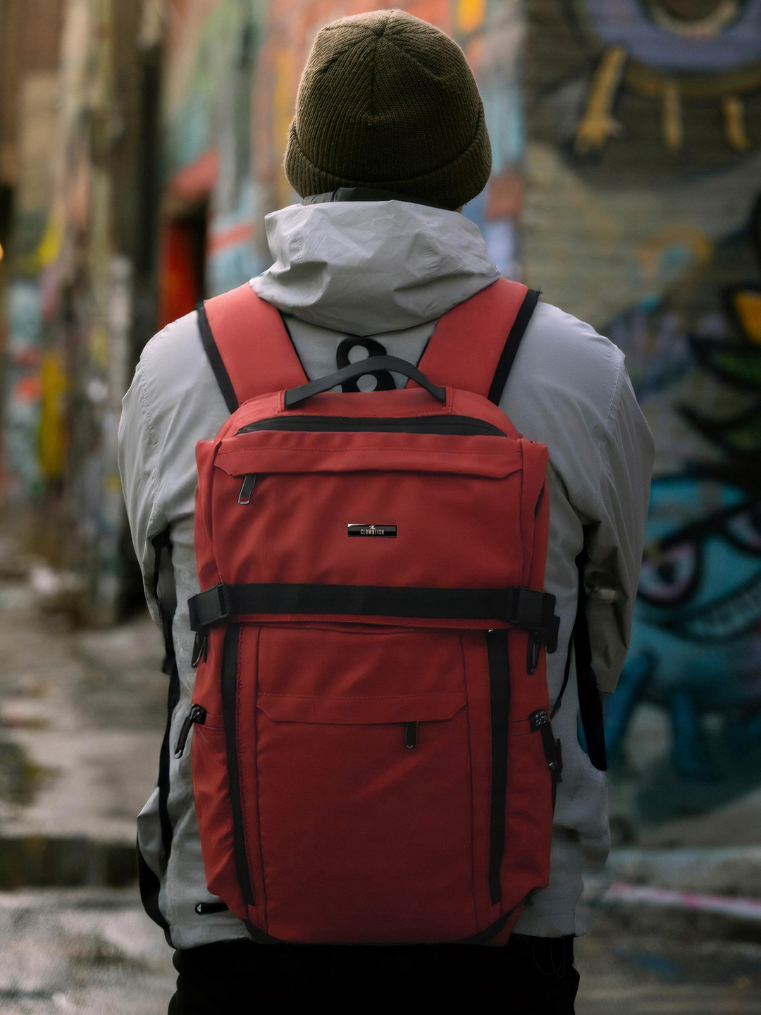 THE CLOWNFISH Expedition Unisex Laptop Backpack with USB Charging Port